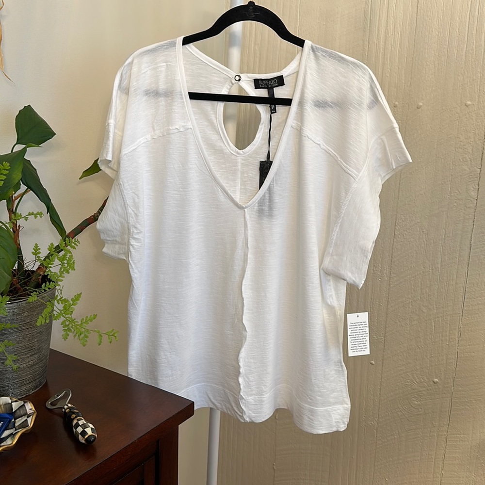 NEW Buffalo white T